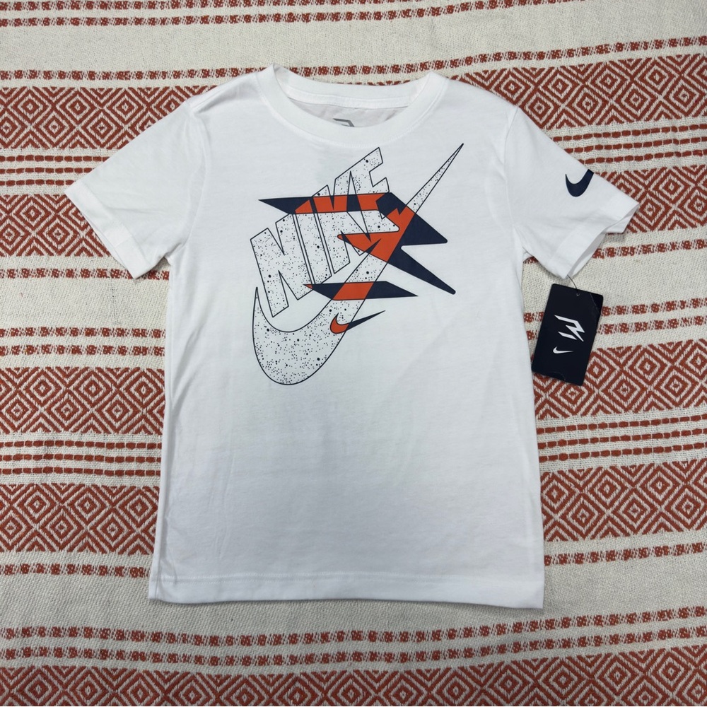 Nike White Graphic T-Shirt kids 8-10